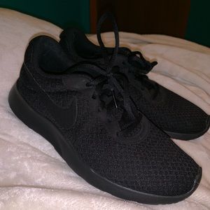 Matte Black Nike Tennis Shoes